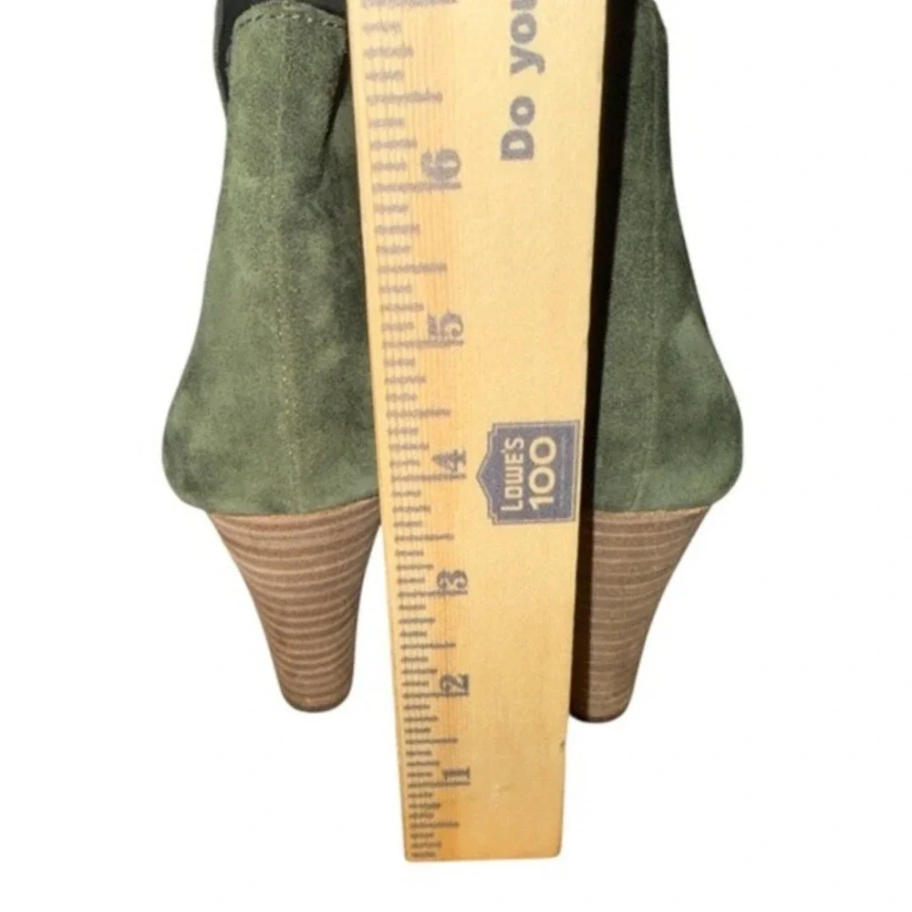 Vince Camuto 6.5M Pre-Owned Green Suede Laser Cut Woven Ankle Booties Cone‎ Heel